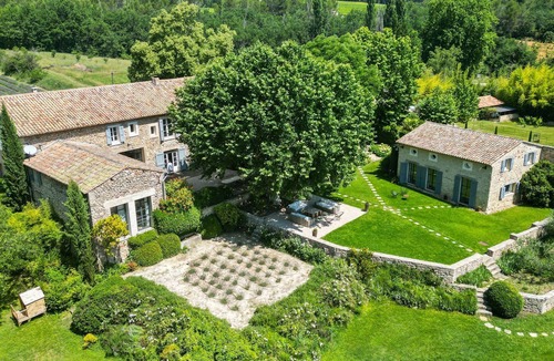 Goult House | Luberon – A magnificent character property – Sleeps 15