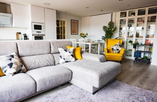 Distrito Oeste Apartment | Lujoso ático entre 2 playas con garaje, terraza, vistas y wifi