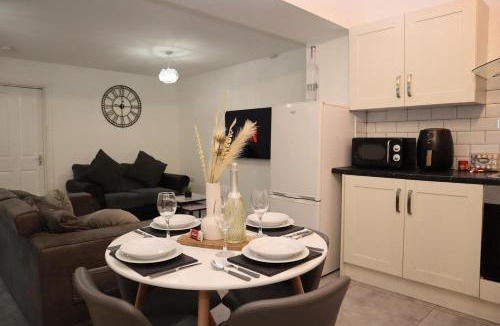 Coventry House | Luxe Lounge