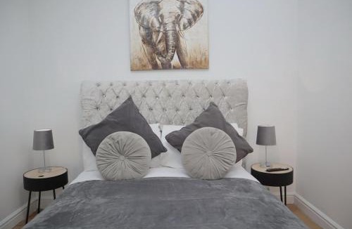 Coventry House | Luxe Lounge