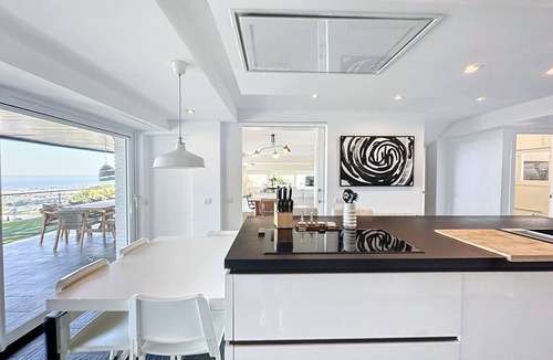 Cabrils Villa | Luxurious 5-bedroom villa with WiFi, AC in enchanting Cabrils