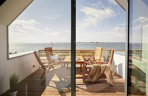 Fehmarnsund House | "Luxurious beachfront villa with sea view and sauna!"