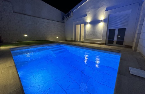Burguillos de Toledo Apartment | Luxury apartment with private pool and hot tub in the bedroom