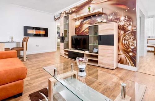 Explanada de la Estacion Apartment | Luxury Centric Apartment by Rafleys in Málaga Capital, Close to Everything