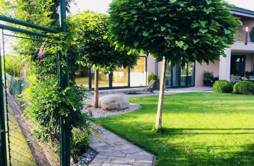 Cestlice Villa | Luxury villa near Prague with pool and tennis court
