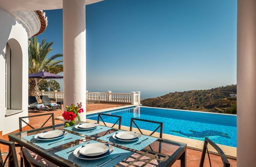 Sayalonga Villa | Luxury villa with private pool, Sun, sea and nature. www.elancla.eu