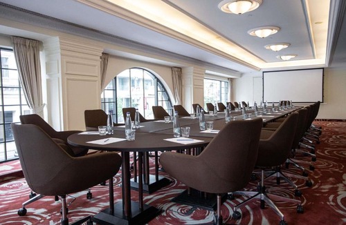 Nepszinhaz negyed Hotel | Mövenpick Hotel Budapest Centre