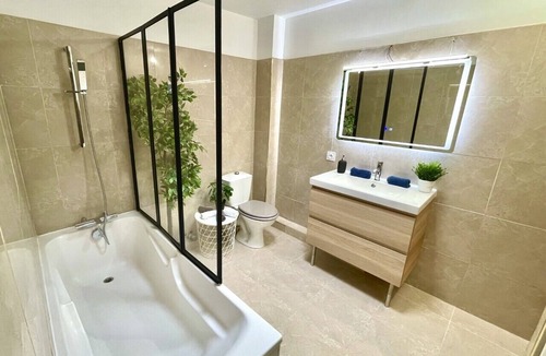 Les Sablettes Apartment | Magnificent 85m ² With Balcony/In Front Of Sea