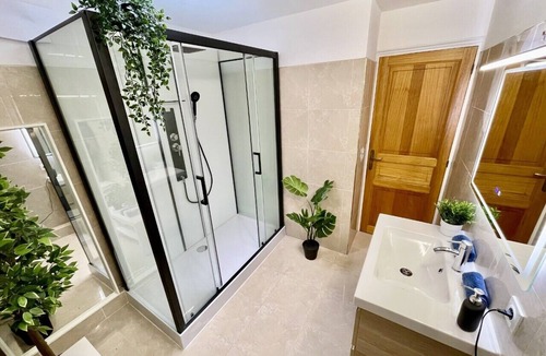 Les Sablettes Apartment | Magnificent 85m ² With Balcony/In Front Of Sea