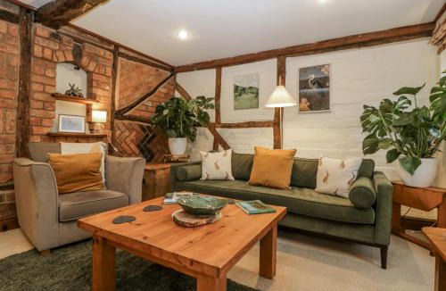 Powick House | Magpie Cottage
