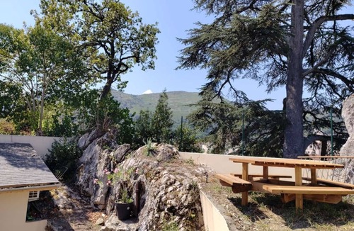 Lourdes House | Maison Atypique Montée sur un Rocher