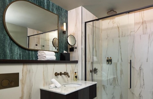 17th Arrondissement Hotel | Maison Cassandre