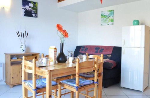 Saint-Pierre-la-Mer Apartment | Maison Fleury-Saint-Pierre-la-Mer, 3 pièces, 6 personnes - FR-1-229D-583