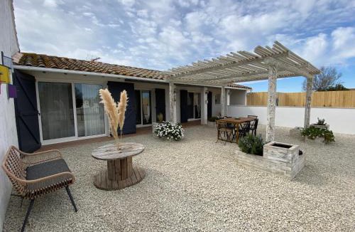 Saintes-Maries-de-la-Mer House | Mas des Oliviers, maison avec piscine privative et chauffée LOCAMARGUE