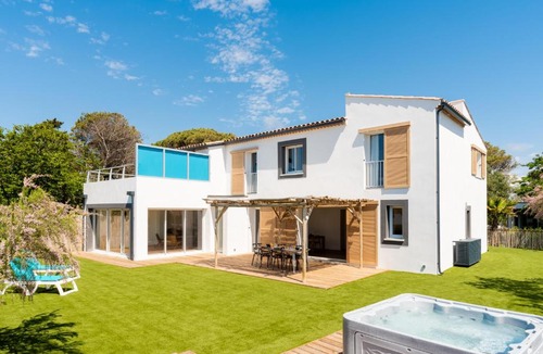 Vias Villa | Mas Julia