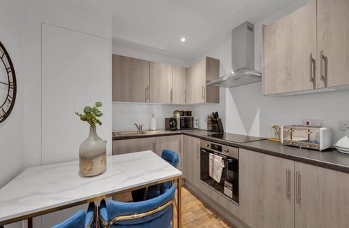 West Ealing Apartment | Micro Chic: Tiny Studio with Functional Desk