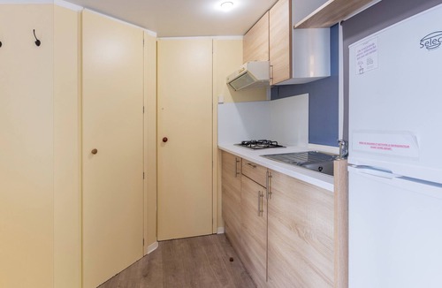 Lavilledieu House | Mobile Home 'A - 1-6 Pers' with Shared Pool, Private Terrace and Shared Garden