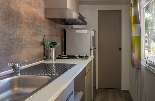Lavilledieu House | Mobile Home 'Confort B - 1-5 Persons' with Shared Pool, Private Terrace and Communal Garden