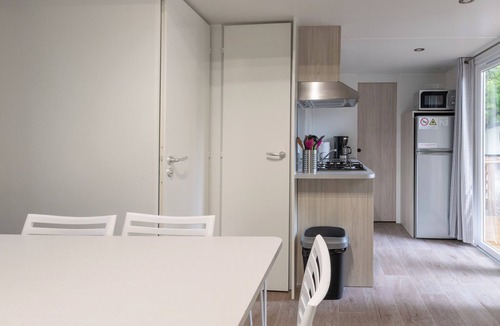 Lavilledieu House | Mobile Home 'Mobil-home B - 1-6 Pers' with Shared Pool, Private Terrace and Shared Garden