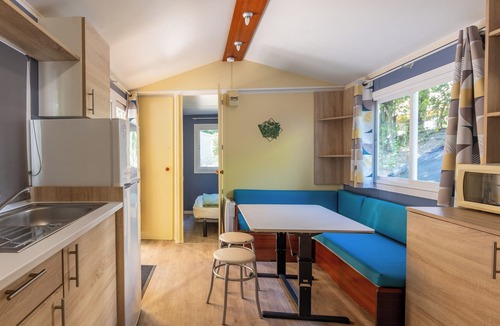 Lavilledieu House | Mobile Home 'Mobil-home D - 1-6 Pers' with Shared Pool, Private Terrace and Shared Garden