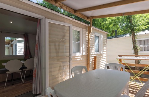 Lavilledieu House | Mobile Home 'Mobil-home C - 1-4 Pers' with Shared Pool, Private Terrace and Shared Garden