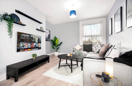 Wolverhampton Apartment | Modern 1 bed stylish city centre retreat