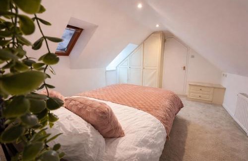 Burnham Apartment | Modern 2-Bedroom Burnham High Street
