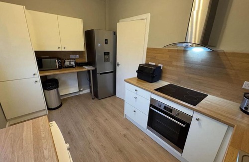 Bellshill Apartment | Modern 2BR Cottage Flat