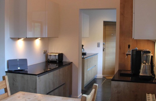 Morzine Ski Chalet | Modern Centrally located chalet, wifi, hot-tub and log fire
