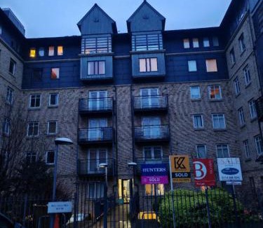 Moffat Apartment | Modern Flat Ideal for Short & Long Stays in Sheffield South Yorshire