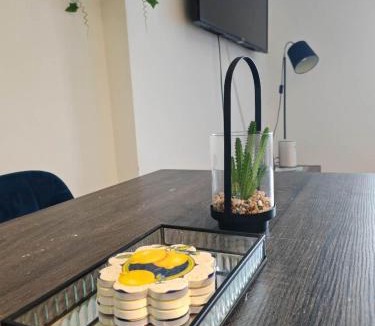 Moffat Apartment | Modern Flat Ideal for Short & Long Stays in Sheffield South Yorshire