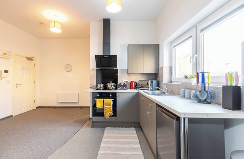 Peterborough Apartment | Modern Flat | Netflix | Free Parking | A1