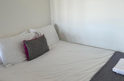 Old Town Apartment | Modern flat with Nice Views by the Royal Mile