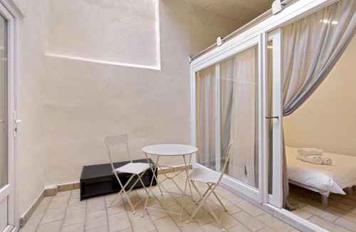 Gambetta Apartment | Modern flat with terrace at the heart of Montpellier - Welkeys