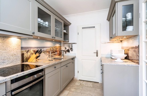 Tinnum House | Modern house for 6 pers. with terrace, parking space, WLAN, pets allowed.