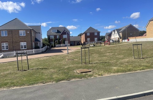 Basildon Apartment | Modern-luxury 1bedroom-EnsuiteBathroom-Garden-Wifi