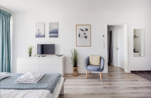 Obuda Apartment | Modern Riverfront Apartment with Free Parking