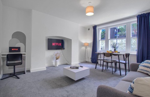 Gloucester Apartment | Modern Serviced Apartments Steps From Gloucester Quays