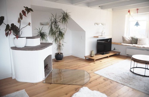Hollern-Twielenfleth Apartment | Modern, spacious top-floor apartment with panoramic views of the Elbe