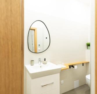 Zizkov Apartment | Modern & spacious apartment near the old town