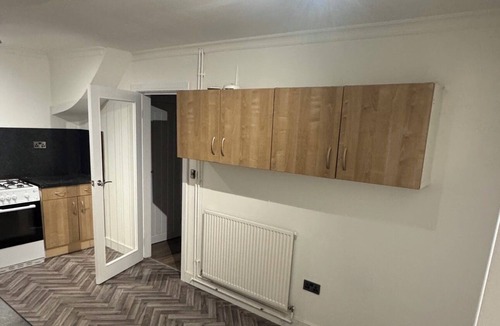 Dudley House | Modern Spacious Home/Contractor Friendly/LUXE