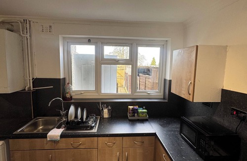 Dudley House | Modern Spacious Home/Contractor Friendly/LUXE