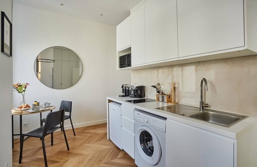 Quartier de la Plaine-de-Monceaux Apartment | Modern Studio Arc de Triomphe Monceau