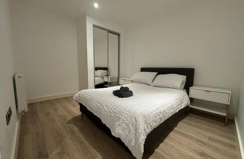 Barnt Green Apartment | Modern Studio in Central Solihull near NEC