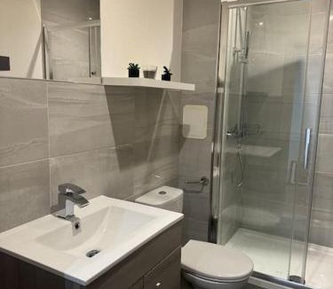 Kidderminster Apartment | Modern Studio Kidderminster Centre Flat 3