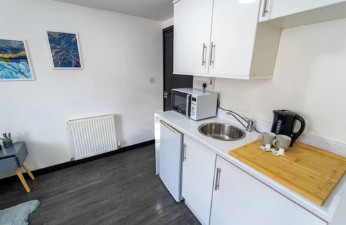 Selly Oak Apartment | Modern Studio next to University of Birmingham