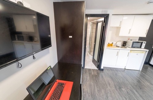 Selly Oak Apartment | Modern Studio next to University of Birmingham