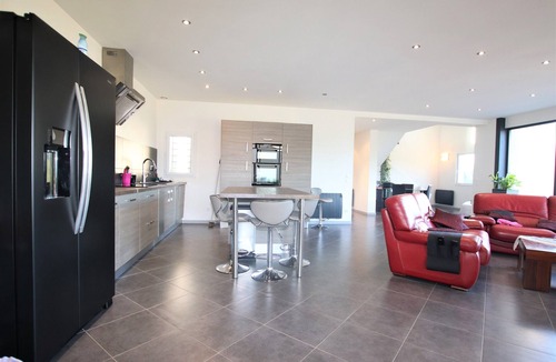 Marnhagues-et-Latour Villa | Modern villa with spa in the heart of nature