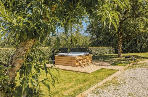 Condat-sur-Vezere Ski Chalet | Morganetta is a charming chalet with heated pool and jacuzzi