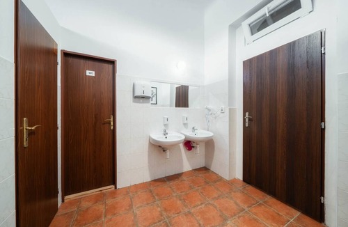 Zizkov House | Motel ∙ 8 guests
